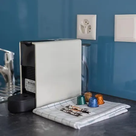 Lägenhet Urban Oasis With Queen Bed And View Be-44