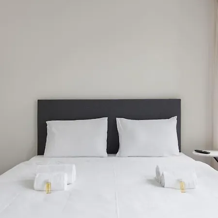 شقة Urban Oasis With Queen Bed And View Be-44 *